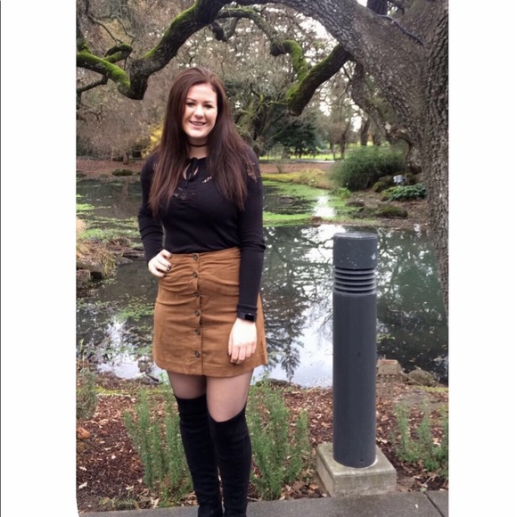 Meet your Posh Ambassador, Kylie! 💕 - Picture 5 of 8